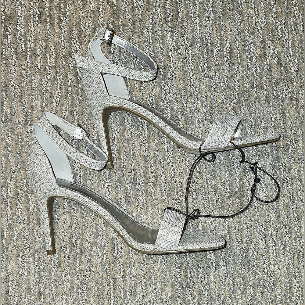 7.5 Womens shoes -NWBox -Formal-Silver Metallic Heels Worthington - beautiful!